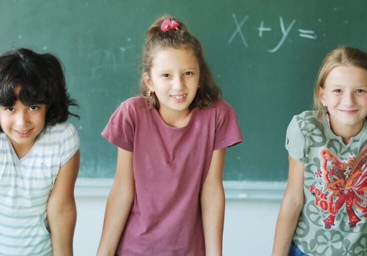 pupil-activities-in-the-classroom-at-school_SYek306ri-1500x750