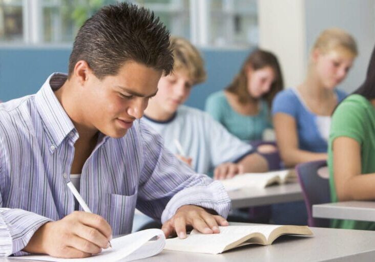 schoolboy-in-high-school-class_BteRUvAHj-1500x750