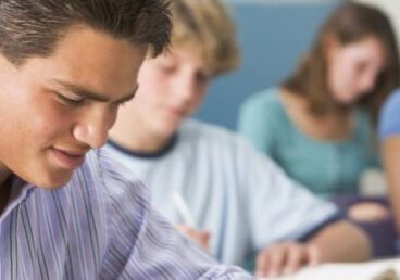 schoolboy-in-high-school-class_BteRUvAHj-1500x750