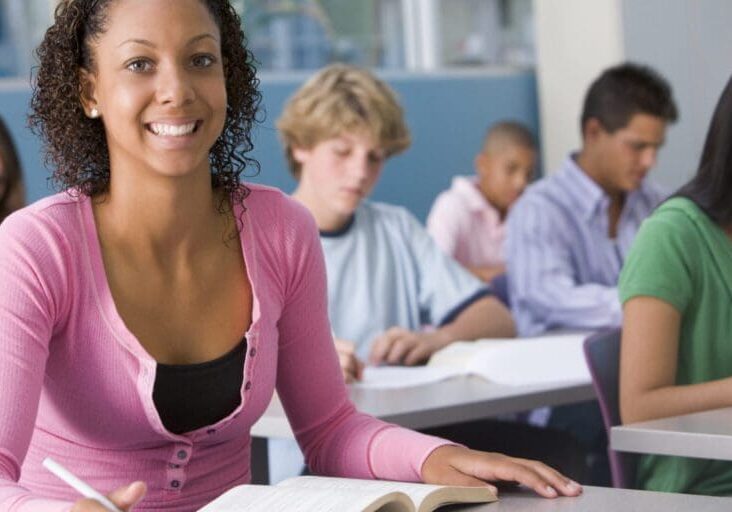 schoolgirl-in-high-school-class_HKdqPvRBi-1500x750