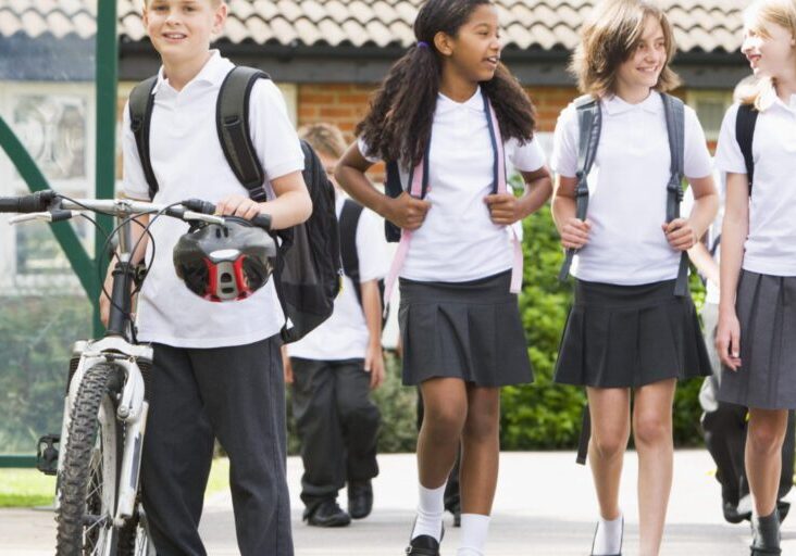 junior-school-children-leaving-school_HFoTEACBj-1500x750